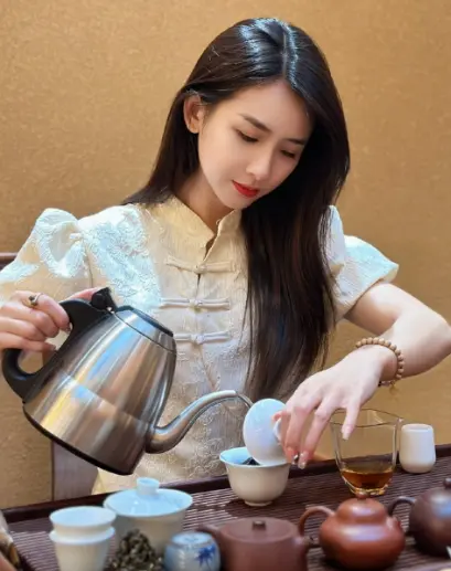 上海夜生活推荐：网红地标打卡与美食休闲攻略全指南🌃